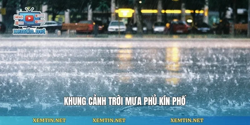 Khung cảnh trời mưa phủ kín phố